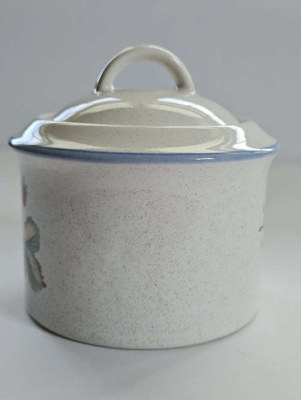 1990s vintage sugar bowl with lid from Savoir Vivre Luscious JJ017 strawberry